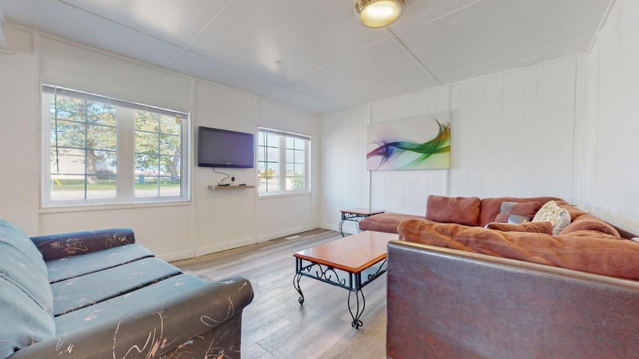 Main Beach River Retreat - Wasaga Beach 1 - Main Strip - 93 Mosley St 외부 사진