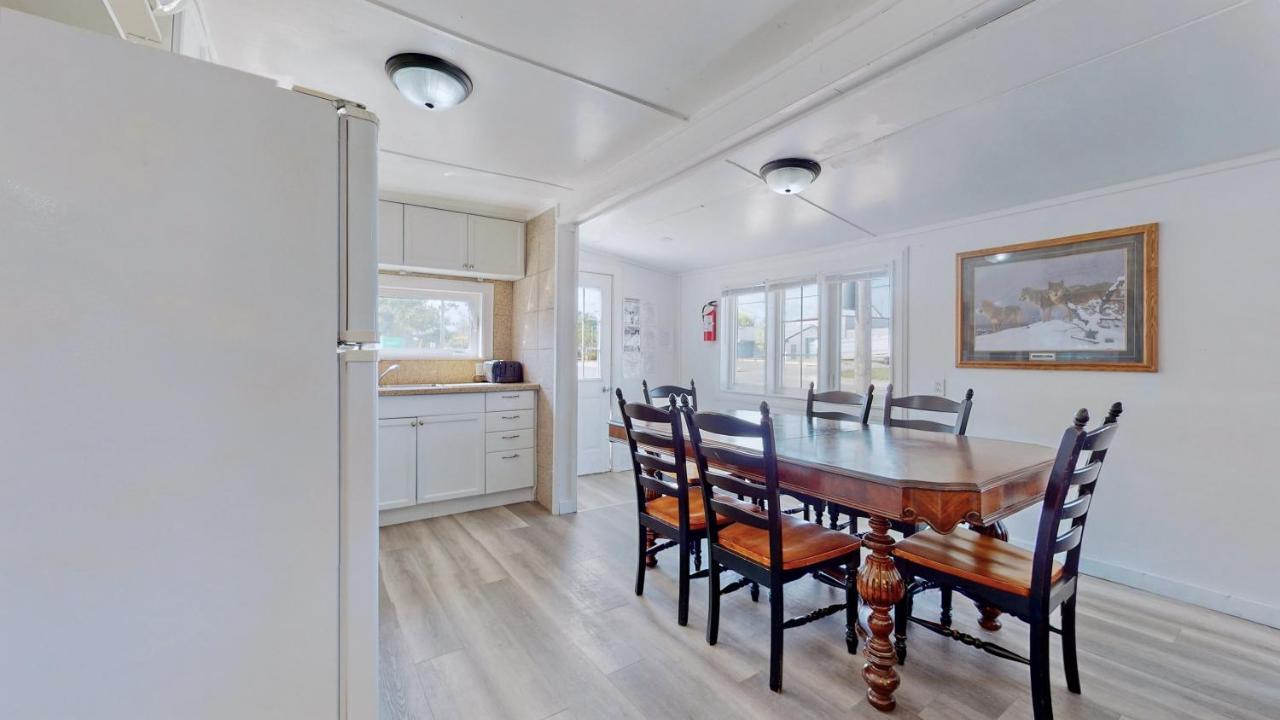 Main Beach River Retreat - Wasaga Beach 1 - Main Strip - 93 Mosley St 외부 사진