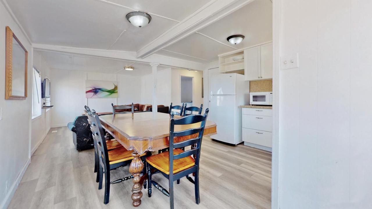 Main Beach River Retreat - Wasaga Beach 1 - Main Strip - 93 Mosley St 외부 사진
