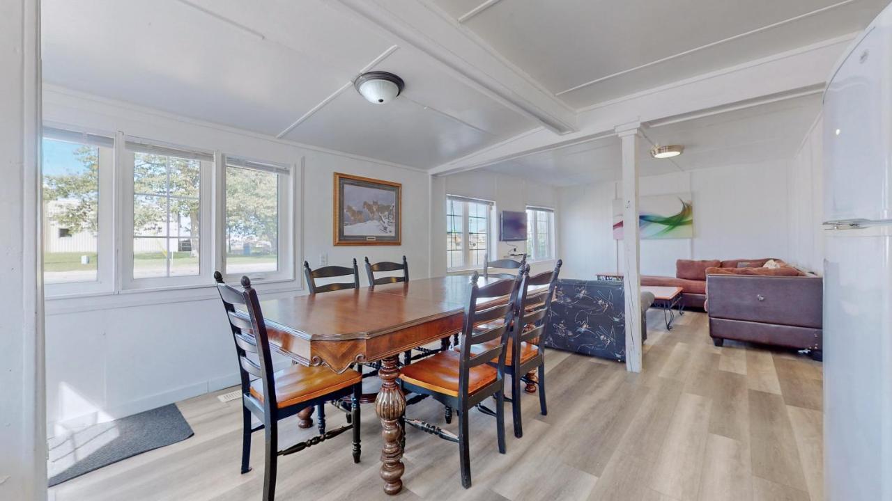 Main Beach River Retreat - Wasaga Beach 1 - Main Strip - 93 Mosley St 외부 사진